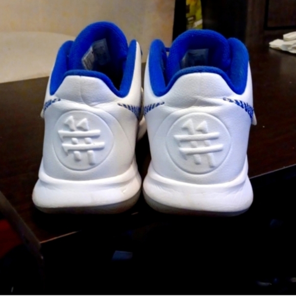 Nike Kyrie Irving Flytrap3 White Varsity Royal SZ 11 EUC - Picture 5 of 9